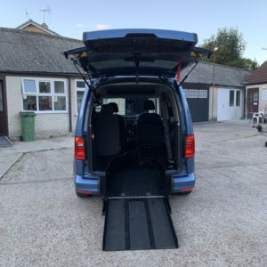 2019 Volkswagen Caddy Life 2.0 Tdi DSG in Blue — image 6