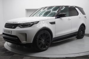 2019 Land Rover Discovery 3.0 Sd V6 Hse Auto 4WD Euro 6 (s/s) 5dr in White — image 2