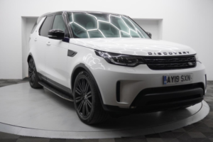 2019 Land Rover Discovery 3.0 Sd V6 Hse Auto 4WD Euro 6 (s/s) 5dr in White — image 3