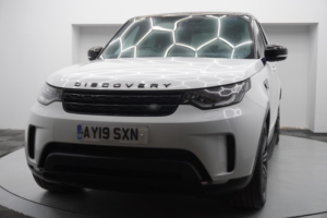 2019 Land Rover Discovery 3.0 Sd V6 Hse Auto 4WD Euro 6 (s/s) 5dr in White — image 4