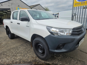 2019 Toyota Hilux 2.4 D-4d Active in White — image 3