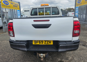 2019 Toyota Hilux 2.4 D-4d Active in White — image 4