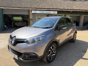 2017 Renault Captur 0.9 Tce Dynamique S Nav Low Mileage Full Renault Service History Rear Parking Sensors Low Tax in Grey — image 2