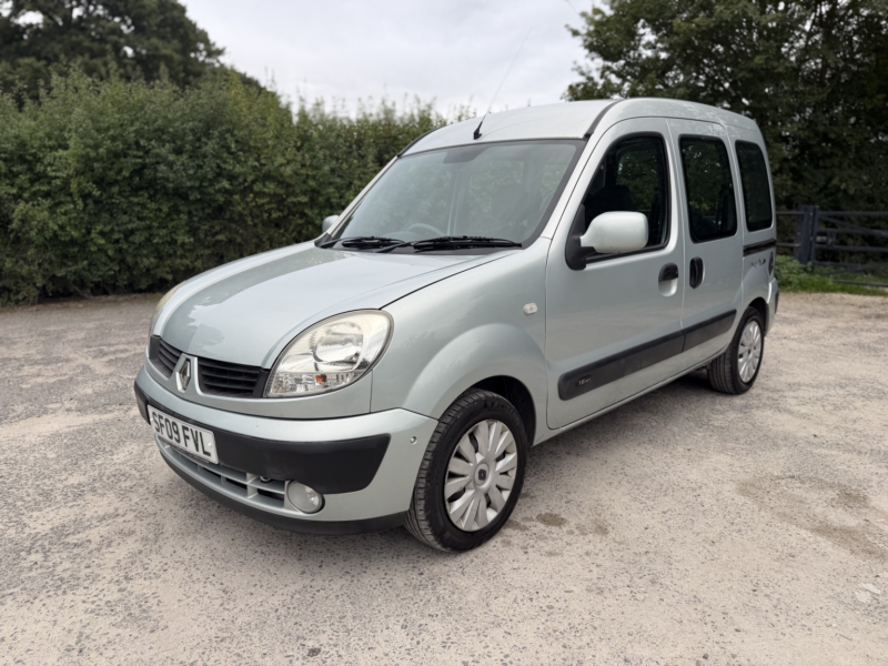 2009 Renault Kangoo 1.6 16v Expression in Grey — image 1