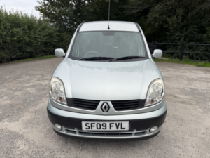 2009 Renault Kangoo 1.6 16v Expression in Grey — image 3