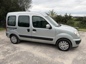 2009 Renault Kangoo 1.6 16v Expression in Grey — image 6