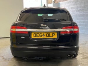 2014 Jaguar Xf 2.2d Portfolio Sportbrake 5dr Diesel Auto Euro 5 (s/s) (200 Ps) in Black — image 4