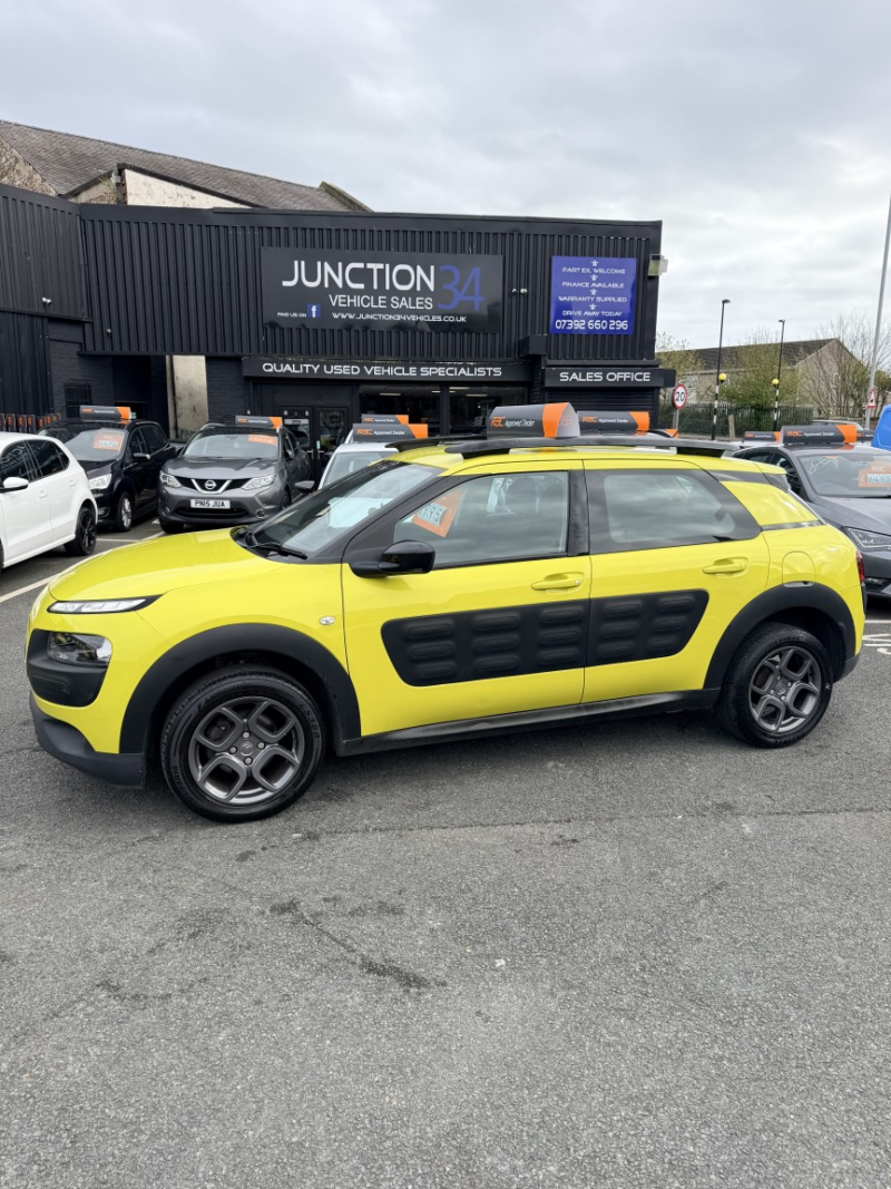 2016 Citroen C4 Cactus 1.2 Puretech Feel in Yellow — image 1
