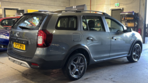 2017 Dacia Logan Mcv Stepway 1.5 Stepway Se Summit Dci 90 Diesel Grey Estate 5dr Satnav+7 Stamps+cruise in Grey — image 6