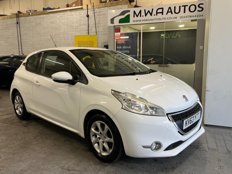 2013 Peugeot 208 1.2 Vti Active Hatchback 3dr Petrol Manual Euro 5 (82 Ps) in White — image 1