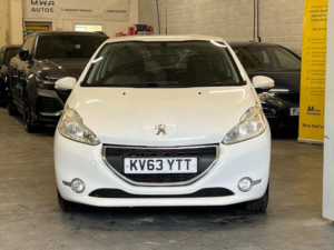 2013 Peugeot 208 1.2 Vti Active Hatchback 3dr Petrol Manual Euro 5 (82 Ps) in White — image 2
