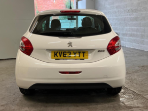 2013 Peugeot 208 1.2 Vti Active Hatchback 3dr Petrol Manual Euro 5 (82 Ps) in White — image 4