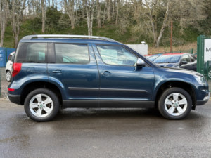 2017 Skoda Yeti 1.2 Tsi Se L Drive in Blue — image 4