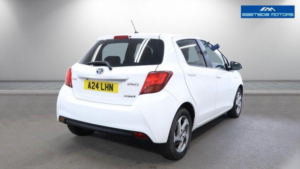 2015 Toyota Yaris 1.5 Vvt-H Icon E-CVT Euro 6 5dr in White — image 5