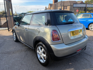 2010 MINI Hatch 1.6 One Hatchback 3dr Petrol Manual Euro 5 (98 Ps) in Silver — image 4