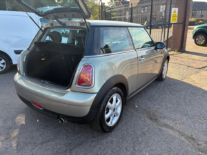 2010 MINI Hatch 1.6 One Hatchback 3dr Petrol Manual Euro 5 (98 Ps) in Silver — image 6