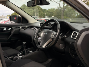 2015 Nissan Qashqai 1.5 Dci N-Tec+ 2WD Euro 5 (s/s) 5dr in Grey — image 2
