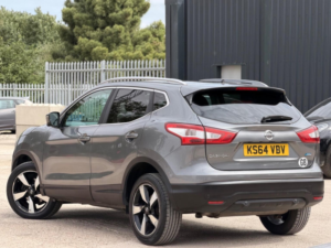 2015 Nissan Qashqai 1.5 Dci N-Tec+ 2WD Euro 5 (s/s) 5dr in Grey — image 3