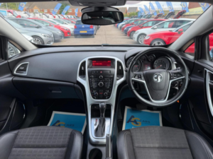 2013 Vauxhall Astra Gtc 2.0 Cdti Sri Auto Euro 5 3dr in Blue — image 2