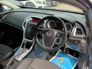 2013 Vauxhall Astra Gtc 2.0 Cdti Sri Auto Euro 5 3dr in Blue — image 3