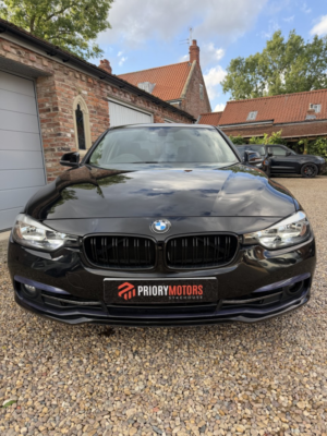 2016 BMW 3 Series 2.0 320i Sport Saloon in Black — image 6