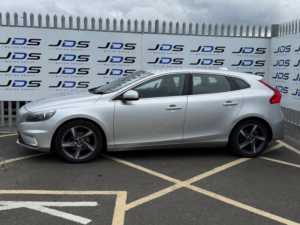 2015 Volvo V40 1.6 D2 R-Design Hatchback 5dr Diesel Manual Euro 5 (s/s) (115 Ps) in Silver — image 5
