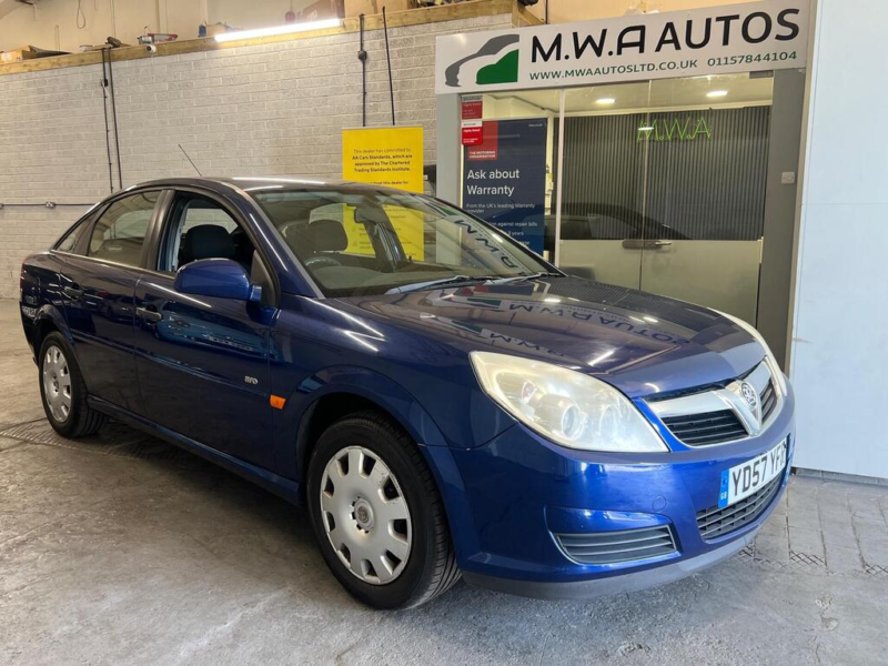 2007 Vauxhall Vectra 1.8 Vvt Life Hatchback 5dr Petrol Manual (173 G/km, 138 Bhp) in Blue — image 1