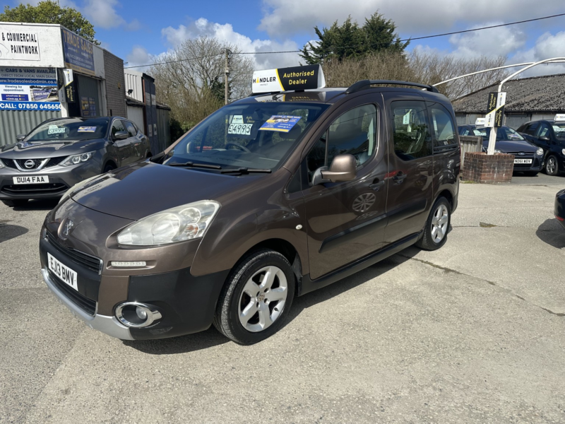 2013 Peugeot Partner Tepee 1.6 Hdi Tepee Outdoor in Brown — image 1