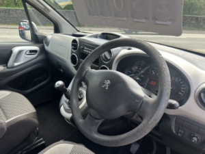 2013 Peugeot Partner Tepee 1.6 Hdi Tepee Outdoor in Brown — image 2