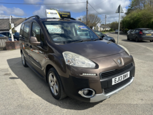 2013 Peugeot Partner Tepee 1.6 Hdi Tepee Outdoor in Brown — image 4
