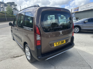 2013 Peugeot Partner Tepee 1.6 Hdi Tepee Outdoor in Brown — image 6