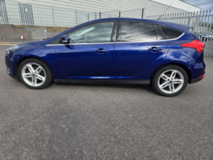 2016 Ford Focus 1.0 T Ecoboost Zetec in Blue — image 6