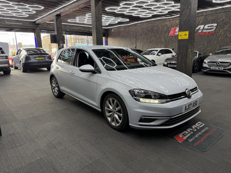 2017 Volkswagen Golf 2.0 Tdi Bluemotion Tech Gt in Silver — image 1