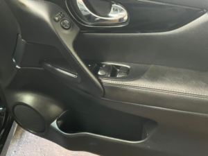 2015 Nissan Qashqai 1.5 Dci Tekna 2WD Euro 6 (s/s) 5dr in Black — image 5