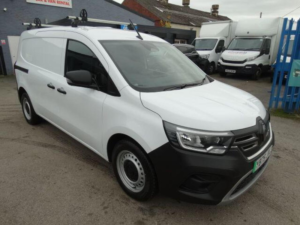 2025 Renault Kangoo Maxi E-Tech Ll21 Advance Auto Lwb 6dr 45kwh in White — image 3