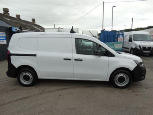 2025 Renault Kangoo Maxi E-Tech Ll21 Advance Auto Lwb 6dr 45kwh in White — image 4