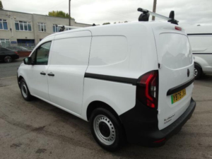 2025 Renault Kangoo Maxi E-Tech Ll21 Advance Auto Lwb 6dr 45kwh in White — image 6
