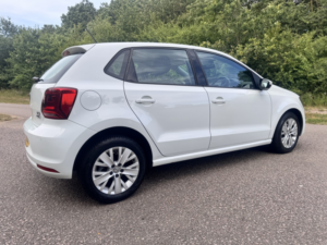 2016 Volkswagen Polo 1.2 Tsi Bluemotion Tech Se in White — image 5
