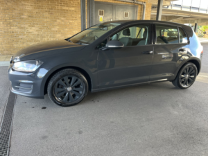 2013 Volkswagen Golf 1.6 Tdi Bluemotion Tech Se in Grey — image 4