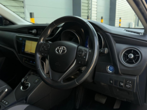 2018 Toyota Auris 1.8 Vvt-H Icon Tech CVT Euro 6 (s/s) 5dr in Blue — image 2