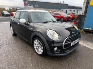 2016 MINI Hatch 1.5 Cooper Euro 6 (s/s) 5dr in Black — image 5