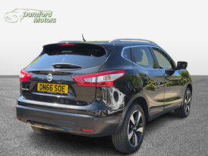 2016 Nissan Qashqai 1.5 Dci N-Connecta in Black — image 4