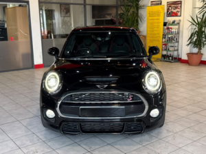 2018 MINI Hatch 2.0 5-Door Hatch Cooper S in Black — image 5