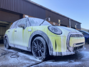 2023 MINI Hatch 1.5 Cooper Exclusive Hatchback 5dr Petrol Steptronic Euro 6 (s/s) (136 Ps) in Yellow — image 5