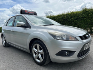 2009 Ford Focus 1.6 Zetec 5dr in Silver — image 2