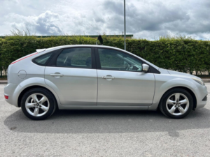2009 Ford Focus 1.6 Zetec 5dr in Silver — image 3