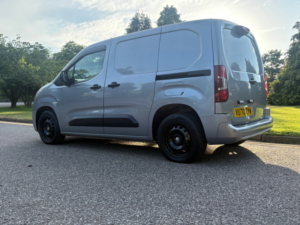 2020 Vauxhall Combo 1.5 Turbo D 2000 Sportive Panel Van 4dr Diesel Manual L1 H1 Euro 6 (s/s) (100 Ps) in Grey — image 3