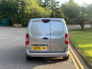 2020 Vauxhall Combo 1.5 Turbo D 2000 Sportive Panel Van 4dr Diesel Manual L1 H1 Euro 6 (s/s) (100 Ps) in Grey — image 4