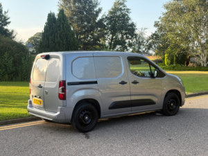 2020 Vauxhall Combo 1.5 Turbo D 2000 Sportive Panel Van 4dr Diesel Manual L1 H1 Euro 6 (s/s) (100 Ps) in Grey — image 5