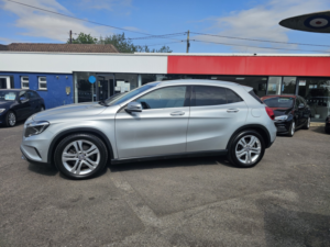 2014 Mercedes-Benz Gla 2.0 Gla250 Se in Silver — image 2